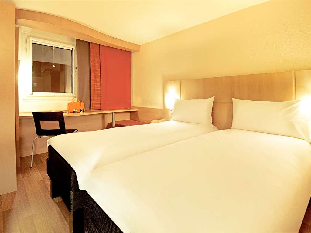Отель Ibis Airport Кёльн