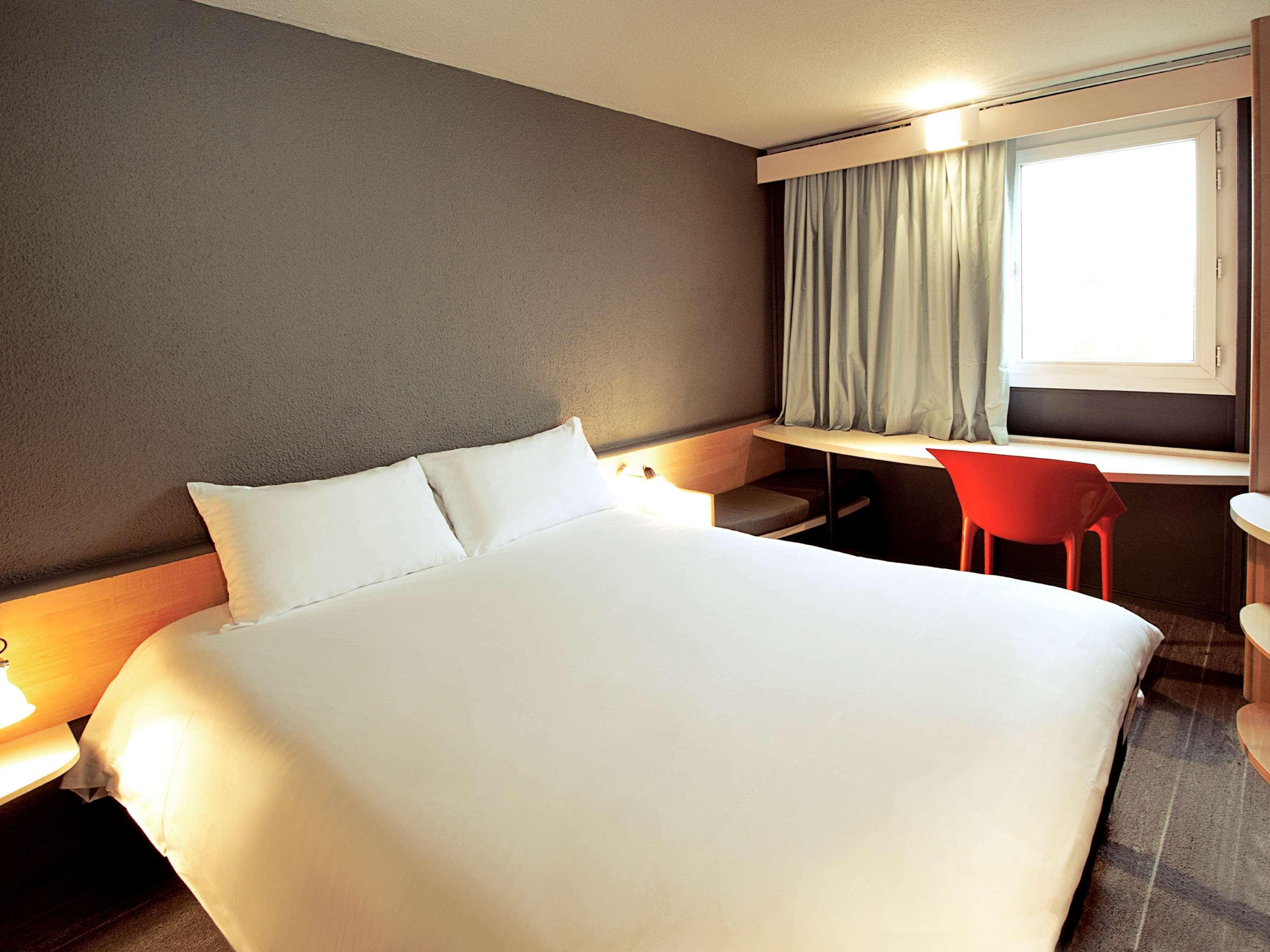 Ibis Airport Kolonia
