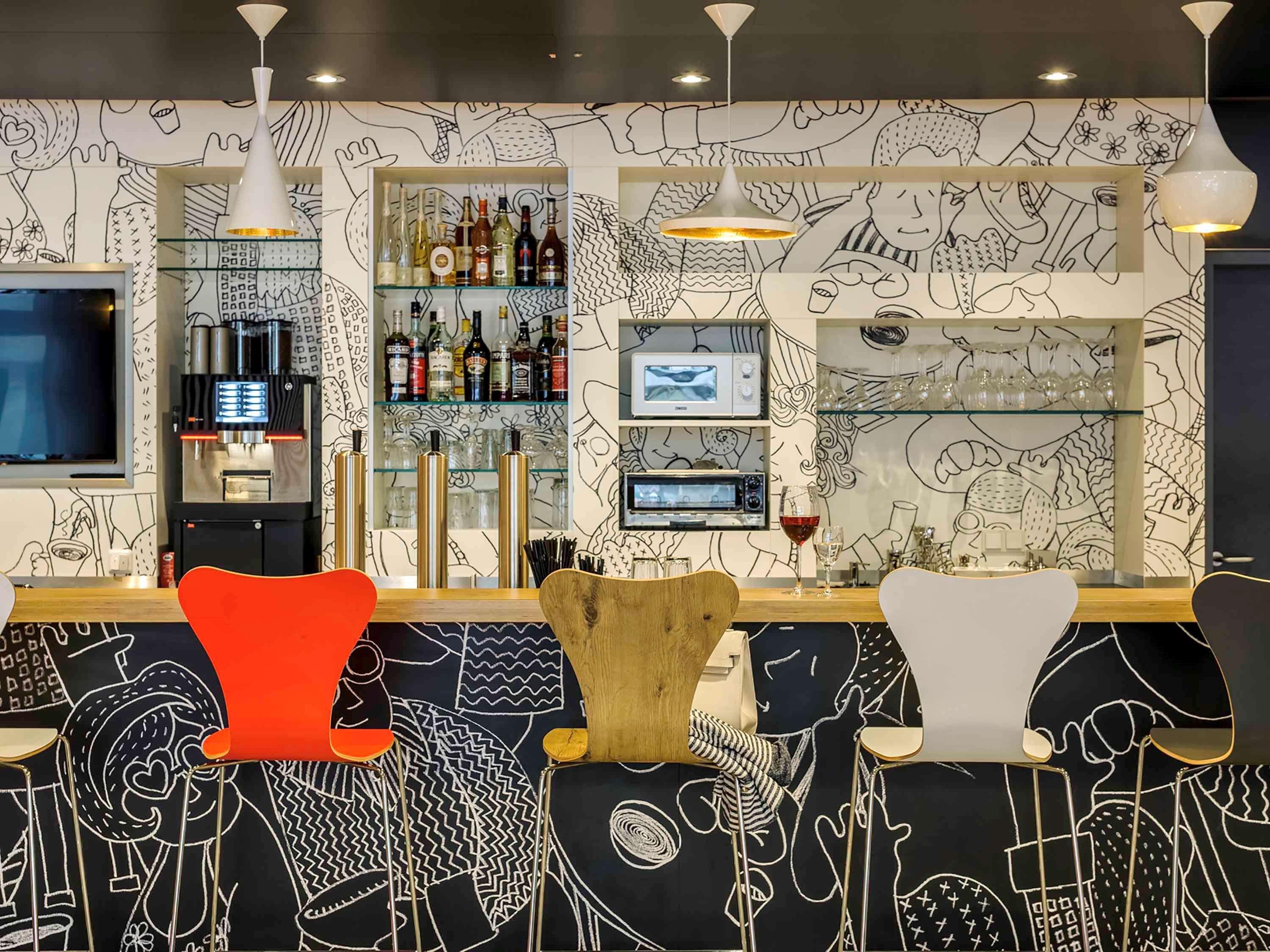 Отель Ibis Airport 3*