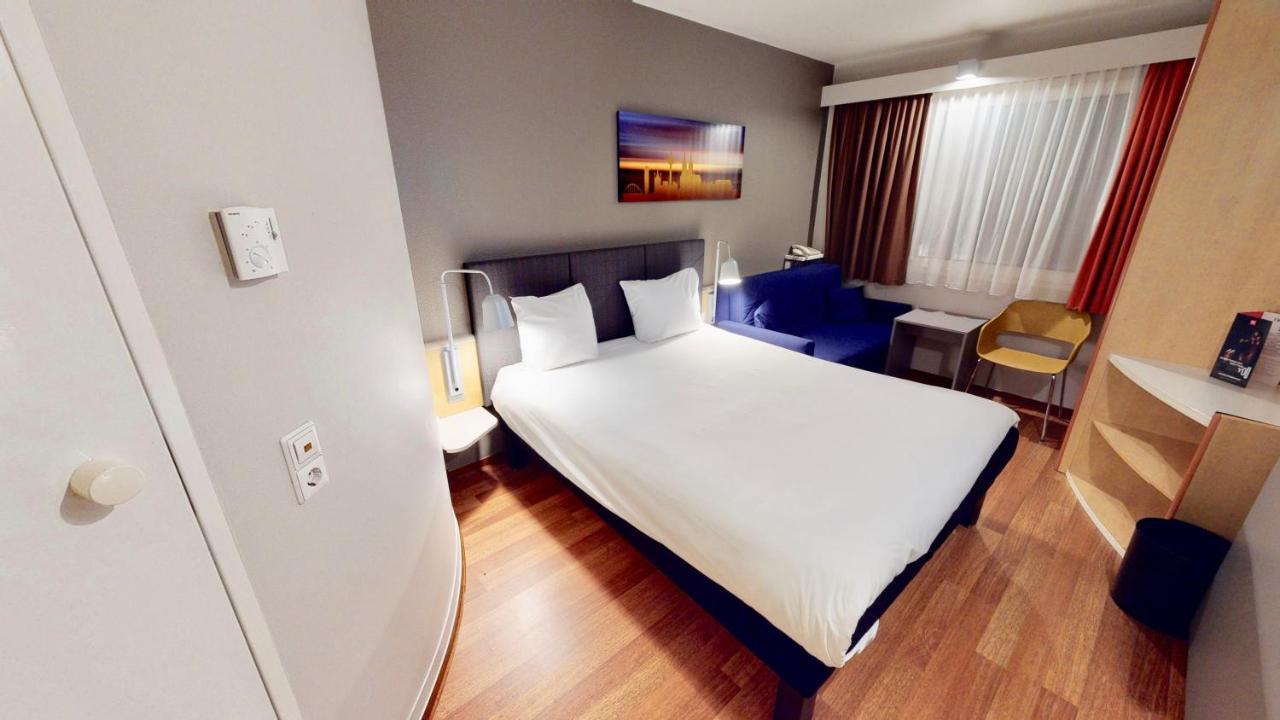 Отель Ibis Airport